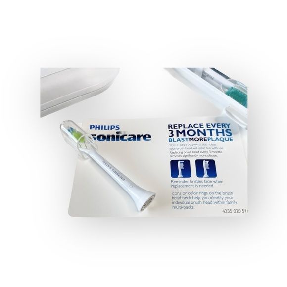 Phillips Sonicare ⁂ HX6150 Diamond Clean Toothbrush ⁂ UV Clean ⁂ 2 Handle Set ⁂ - Picture 9 of 16